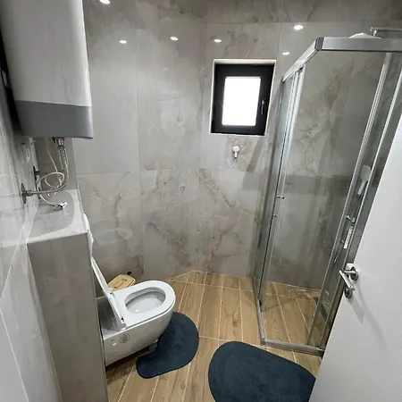 11 & Free Parking 아파트 *